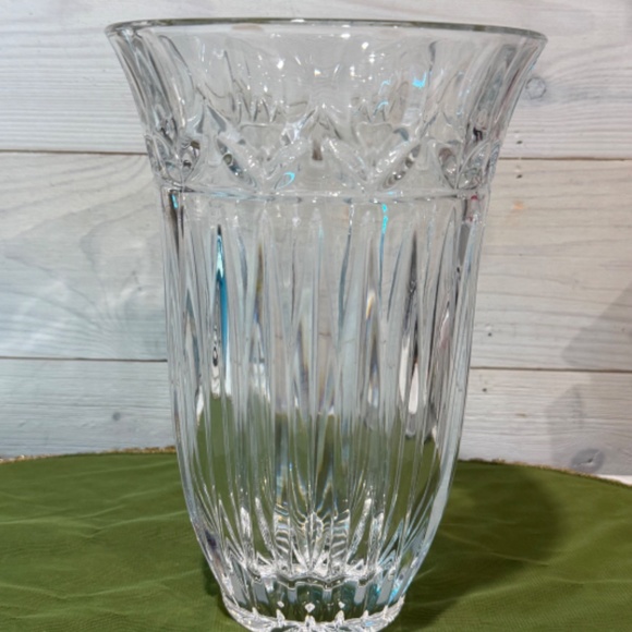 Vintage Handcrafted Tulip Garden Block Crystal Vase - Picture 2 of 8